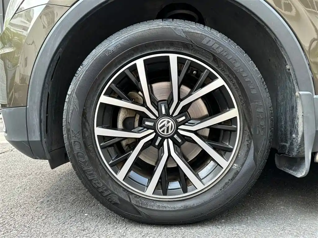 Volkswagen Tiguan L 2018 — фото 15