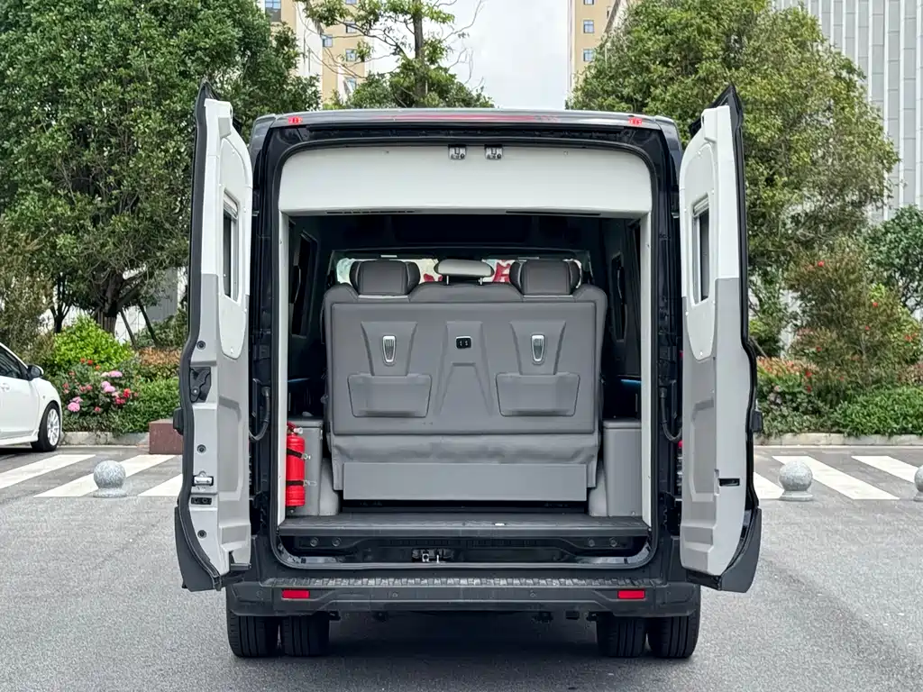 Ford Transit T8 2024 — фото 7