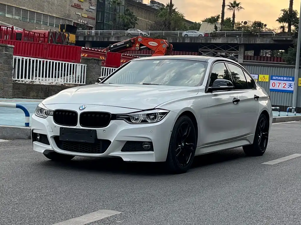 BMW 3 Series 2019 — фото 1