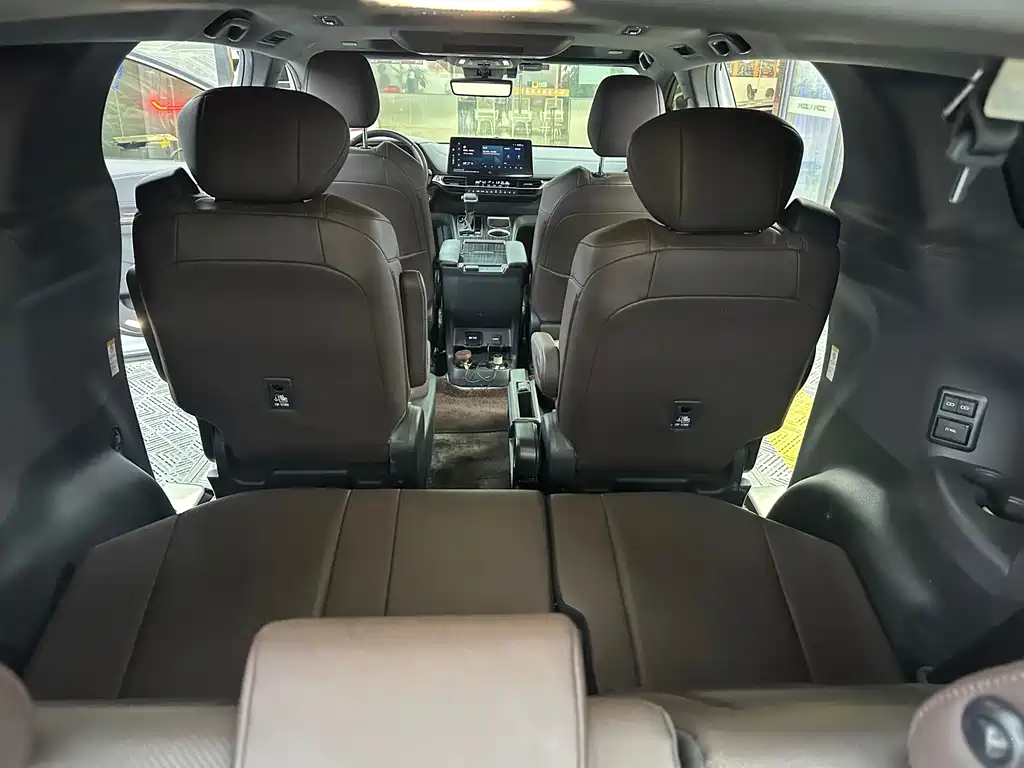 Toyota Sienna 2022 — фото 15