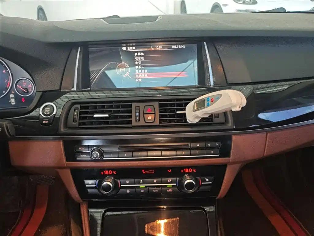 BMW 5 Series 2017 — фото 13