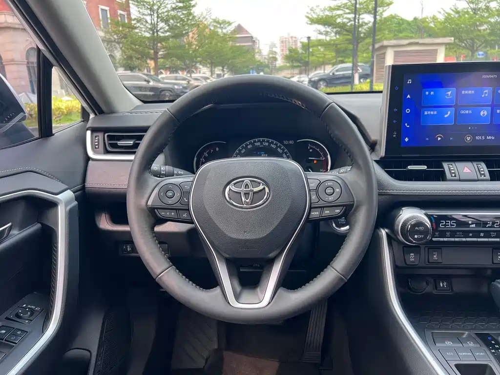 Toyota RAV4 2022 — фото 16