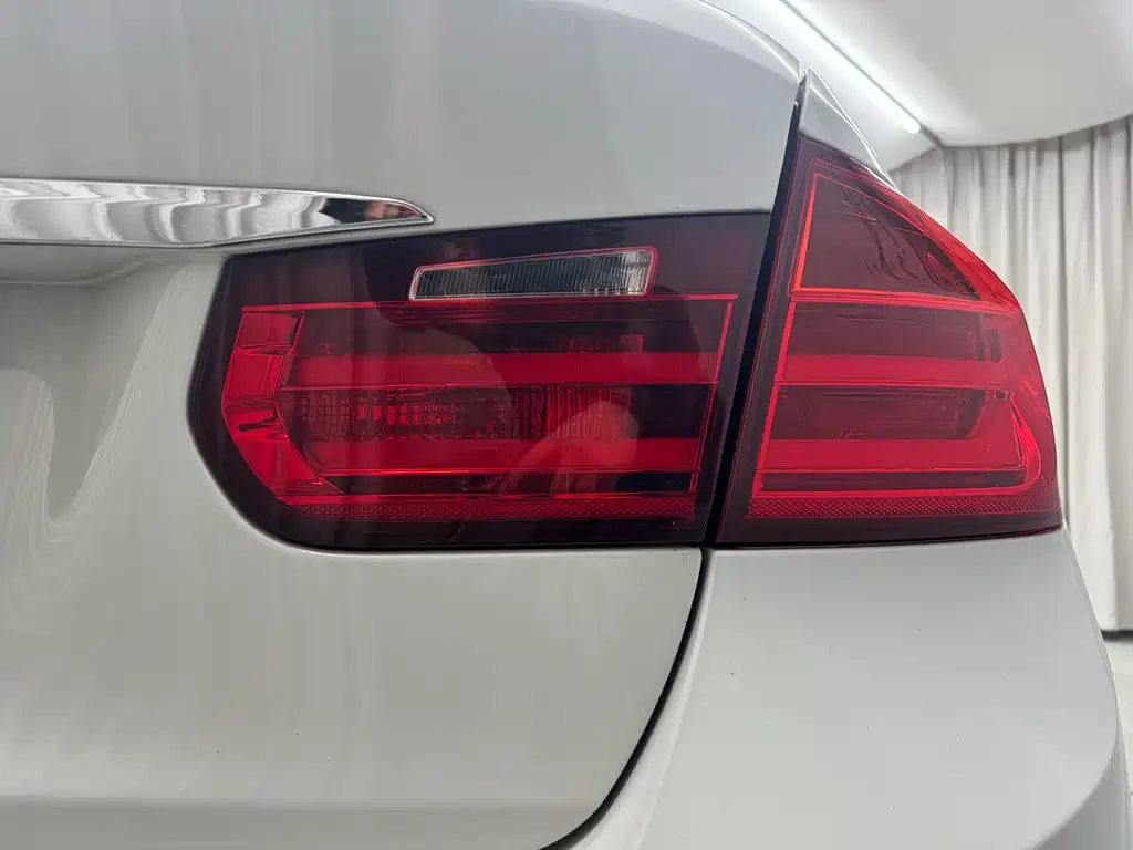BMW 3 Series 2015 — фото 10