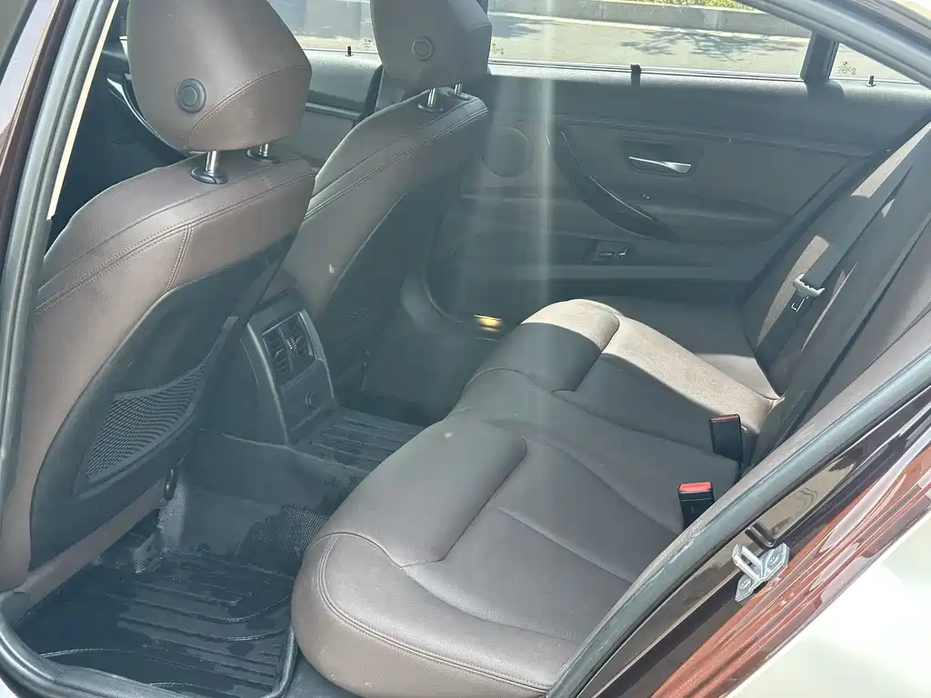 BMW 3 Series 2019 — фото 14