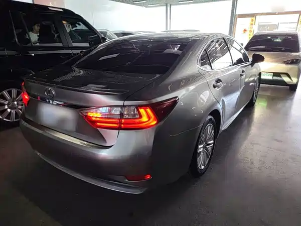 Lexus ES 2018
