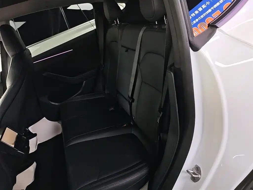 Tesla Model Y 2025 — фото 16