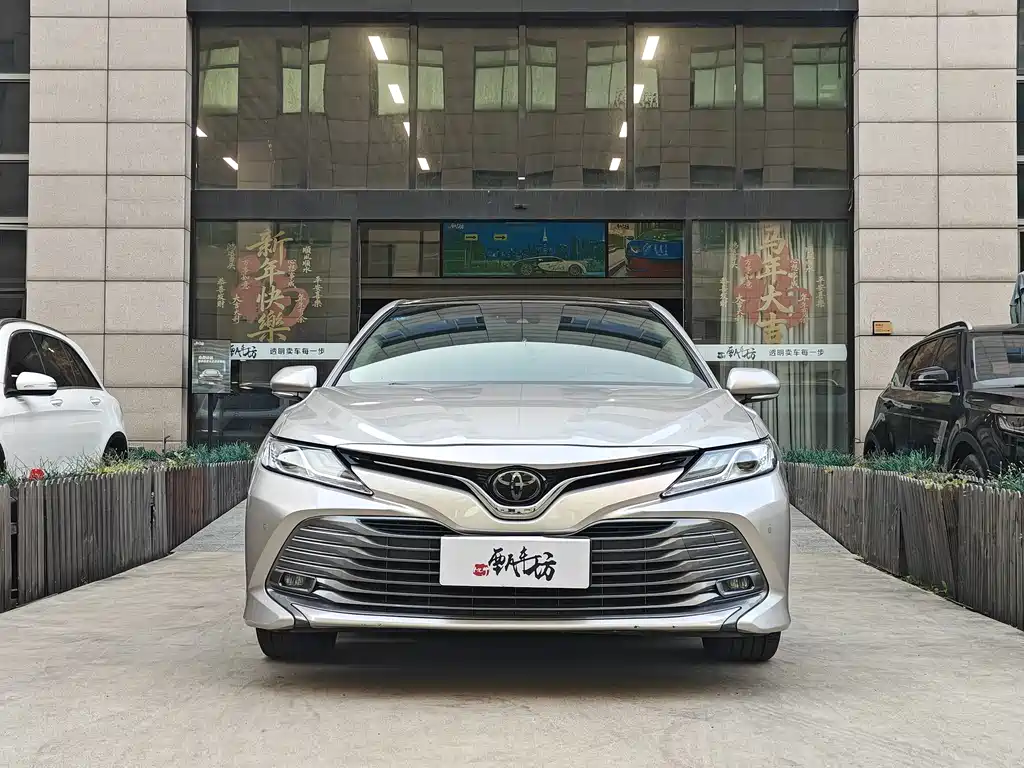 Toyota Camry 2019 — фото 2