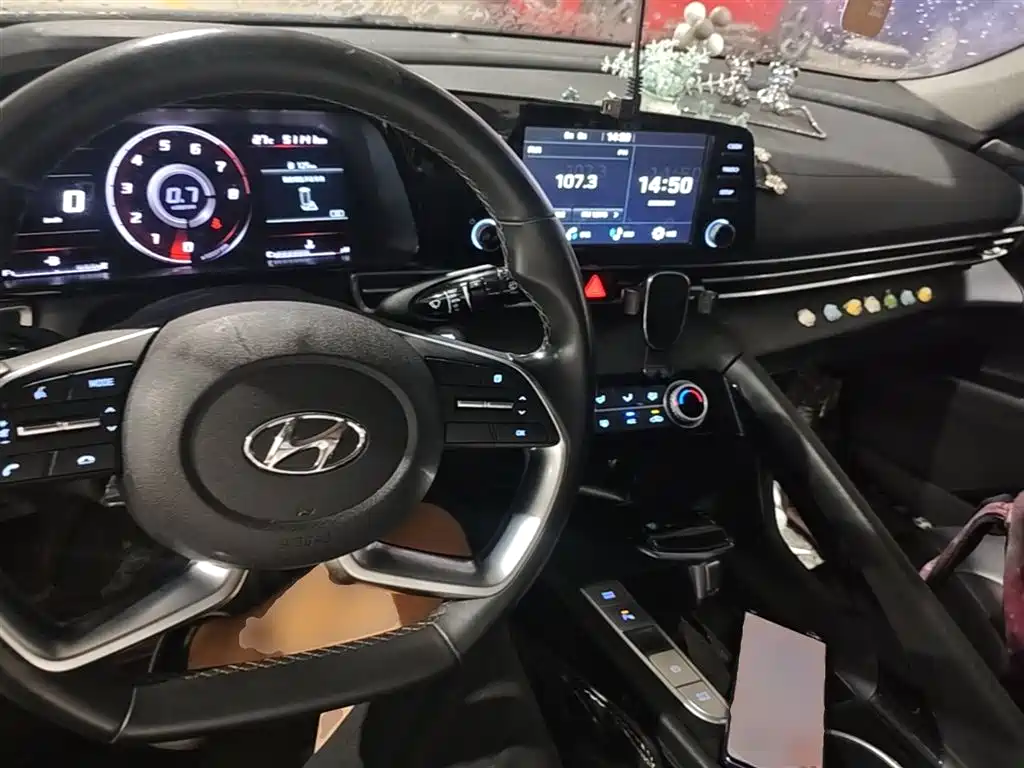 Hyundai Elantra 2021 — фото 10