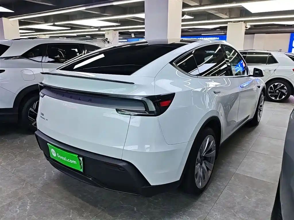 Tesla Model Y 2025 — фото 7