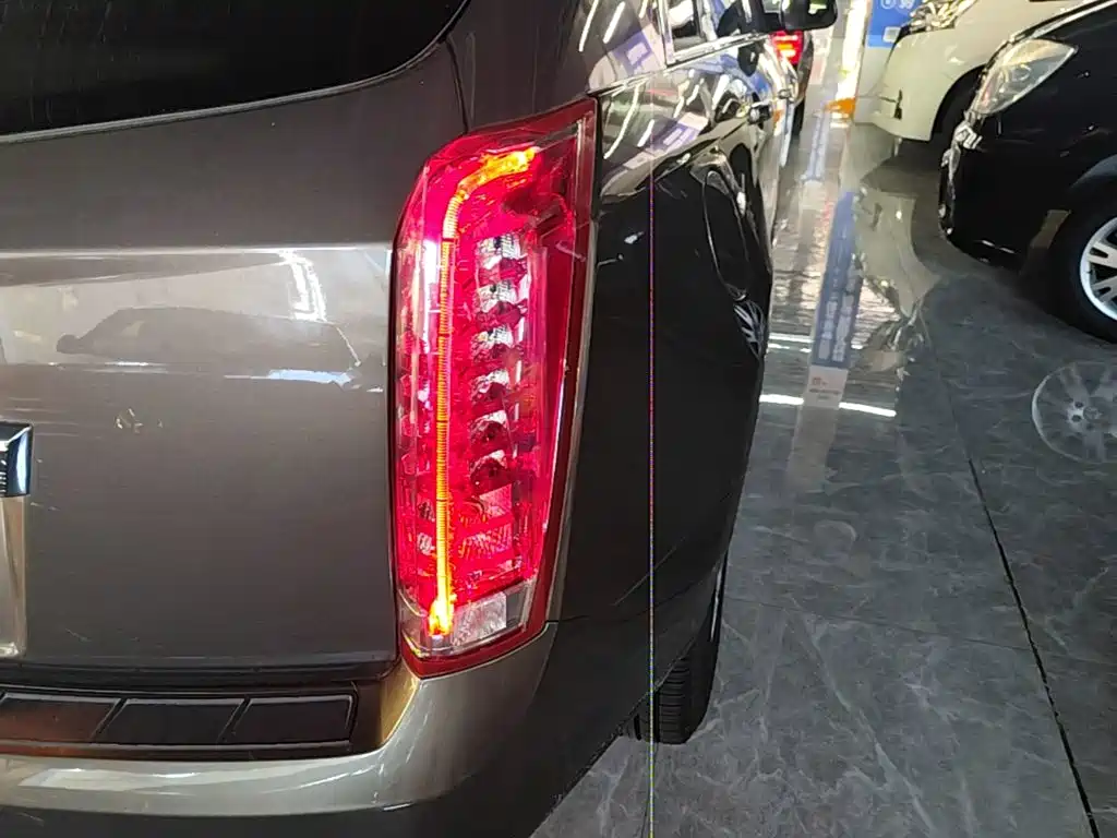 Cadillac SRX 2016 — фото 8