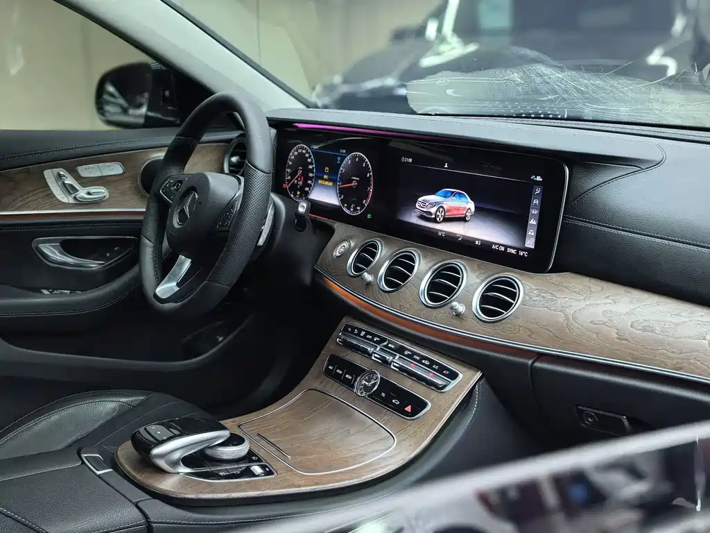 Mercedes-Benz E-Class 2017 — фото 30
