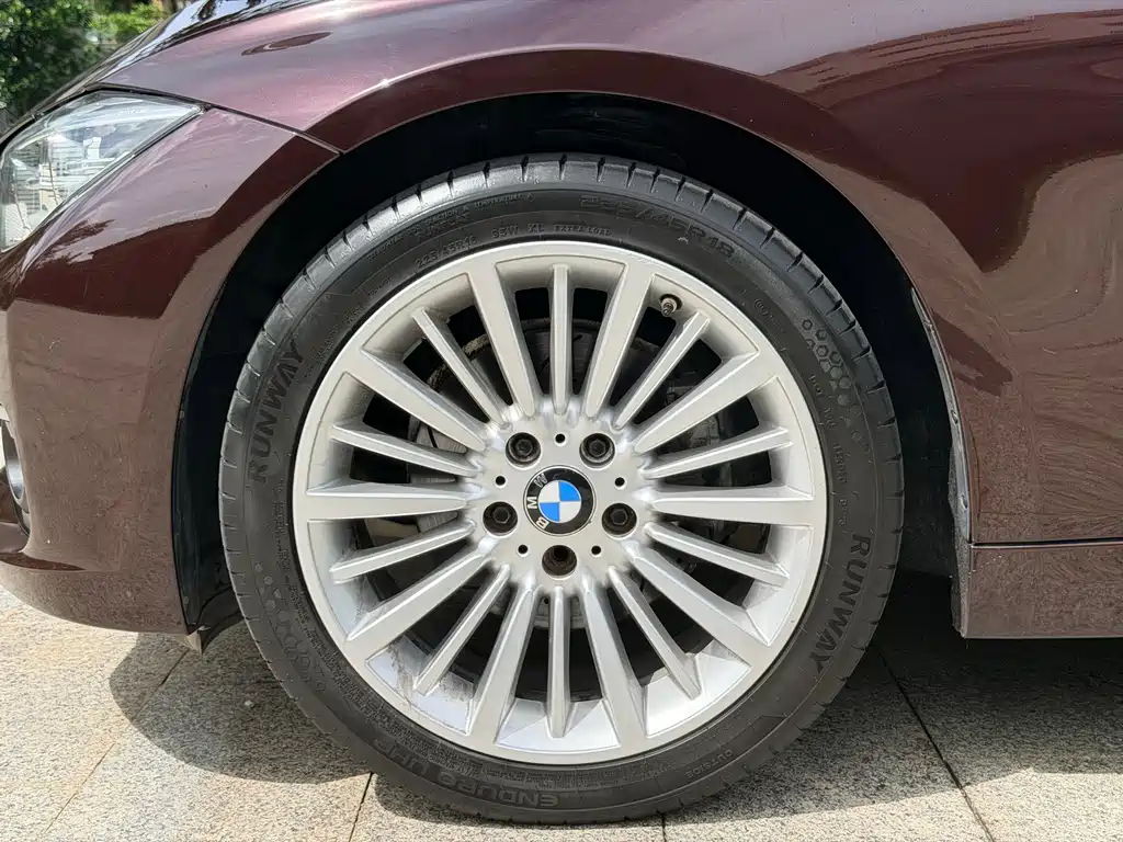 BMW 3 Series 2018 — фото 13