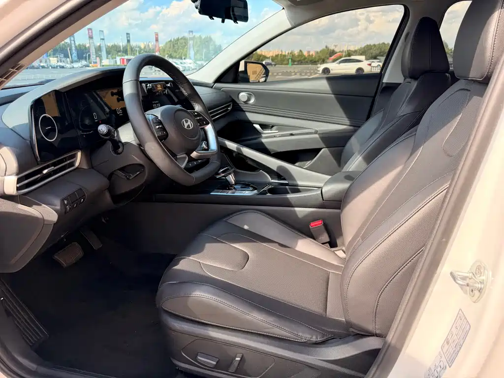 Hyundai Elantra 2023 — фото 14