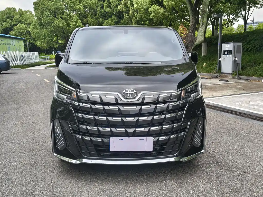 Toyota Hiace 2025 — фото 2