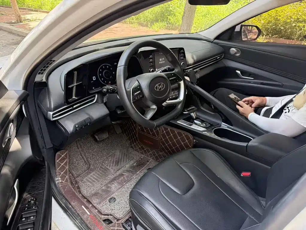 Hyundai Elantra 2023
