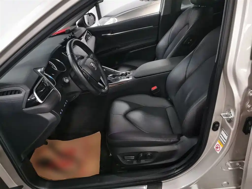 Toyota Camry 2019 — фото 11