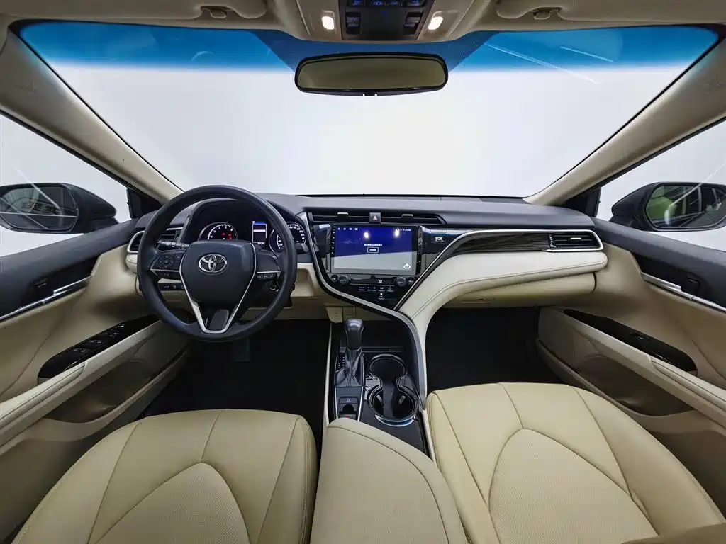 Toyota Camry 2018 — фото 5