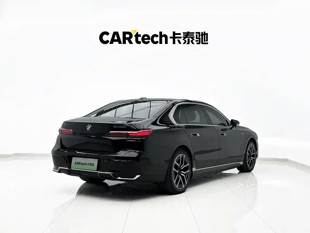 BMW i7 2025 — фото 23