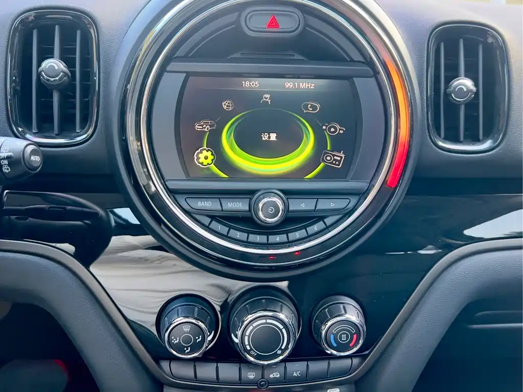 MINI Countryman 2018 — фото 13