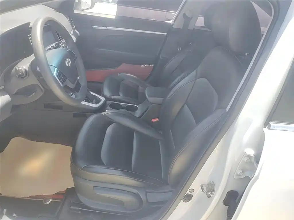 Hyundai Elantra 2019 — фото 15
