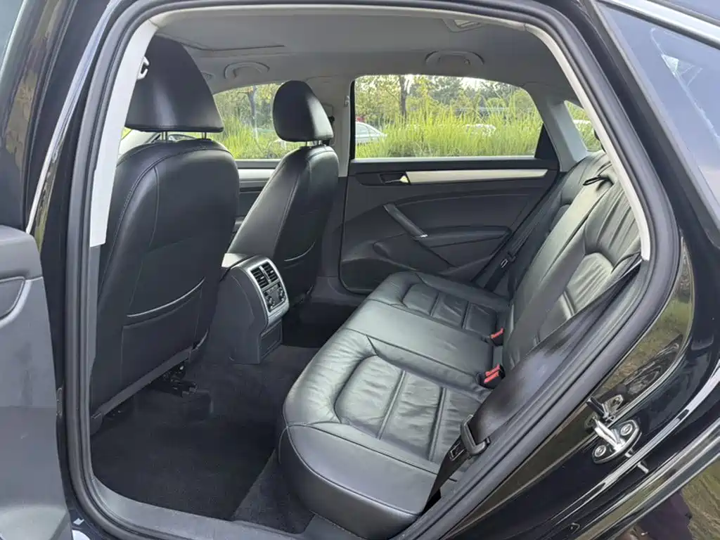 Volkswagen Passat 2015 — фото 16