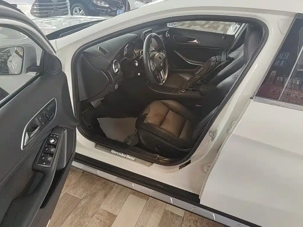 Mercedes-Benz GLA 2014 — фото 16
