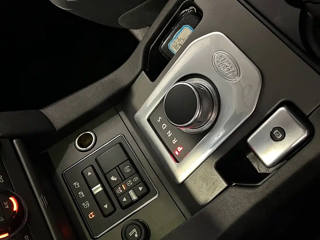 Land Rover Discovery 2017 — фото 16