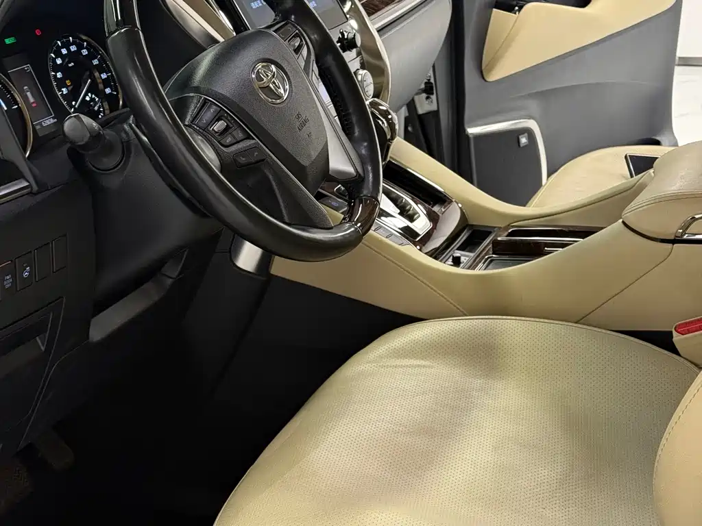 Toyota Alphard 2023 — фото 10