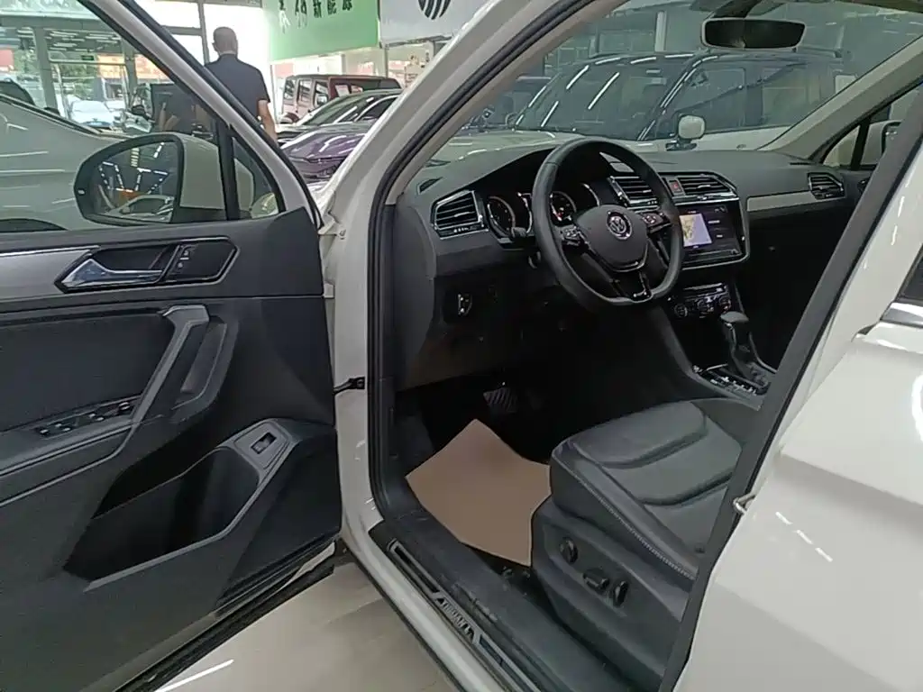 Volkswagen Tiguan L 2020 — фото 16