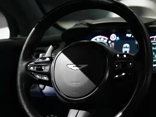 Aston Martin DBX 2022