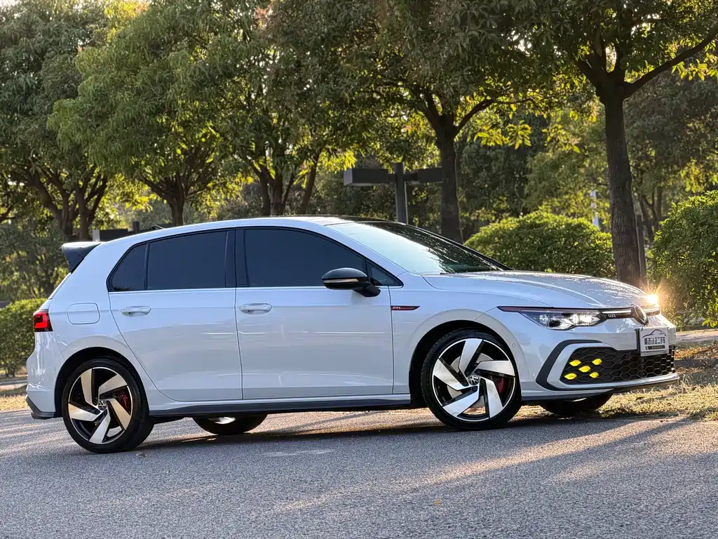 Volkswagen Golf GTI 2023 — фото 2