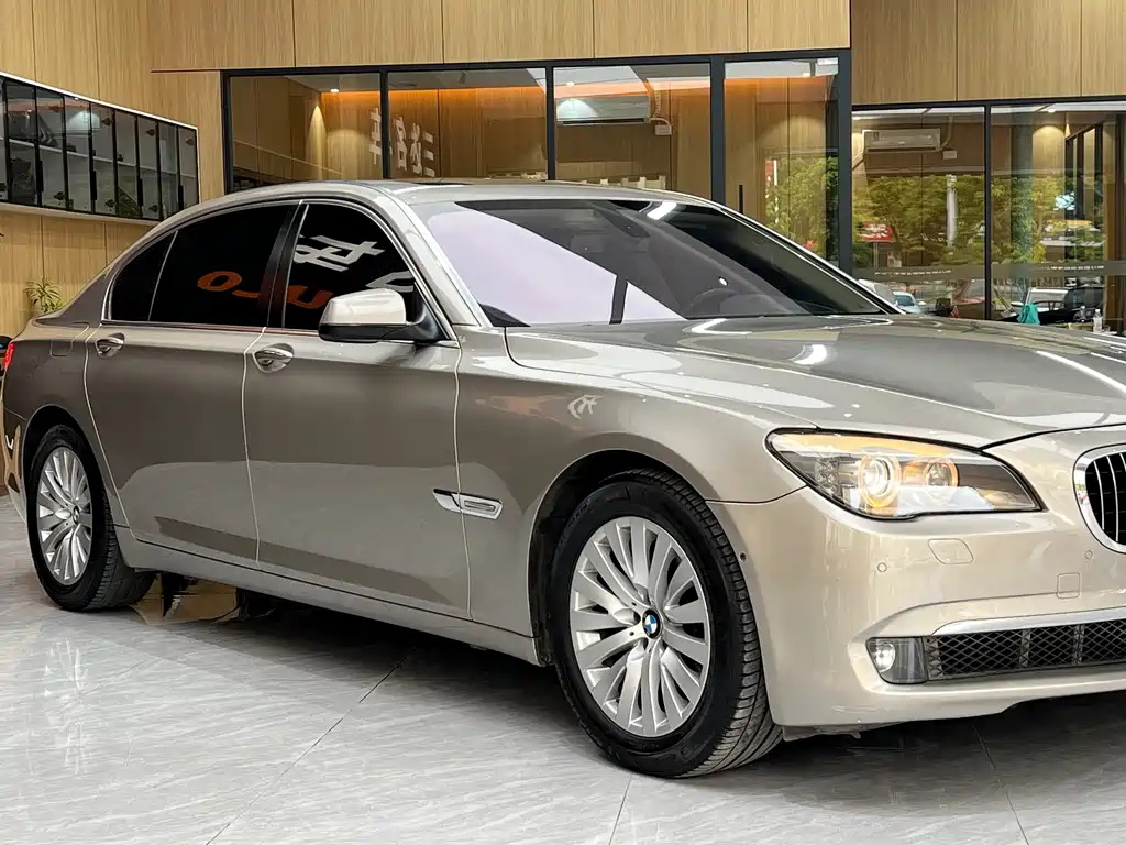 BMW 7 Series 2012 — фото 8