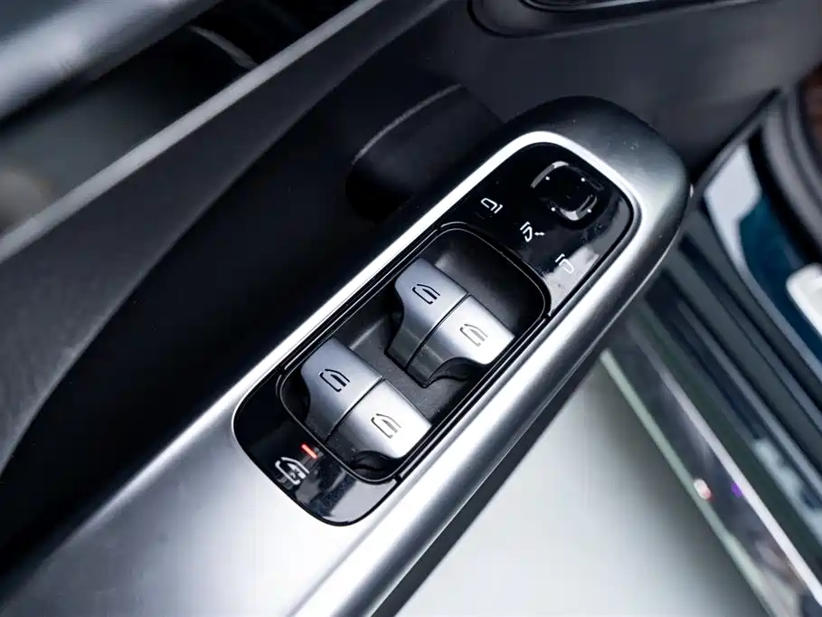 Mercedes-Benz C-Class 2024 — фото 25