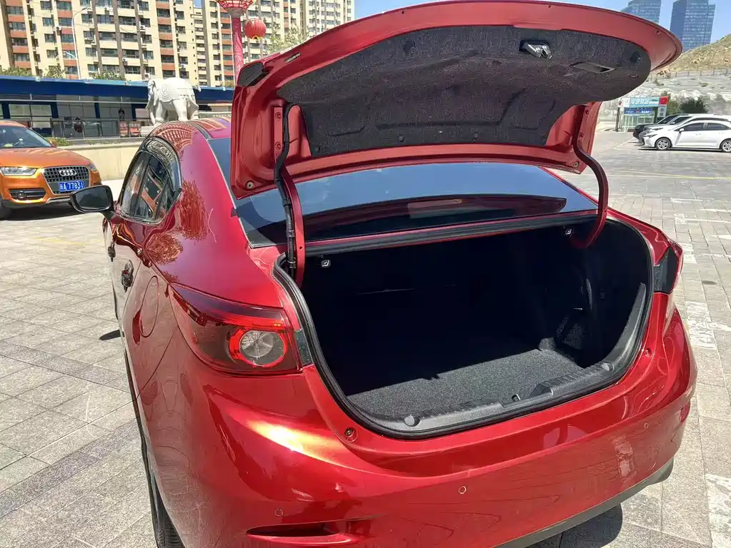 Mazda 3 Axela 2018 — фото 14