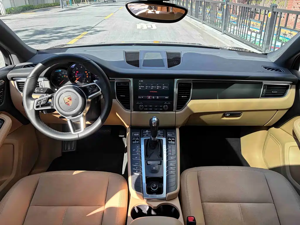 Porsche Macan 2017 — фото 11