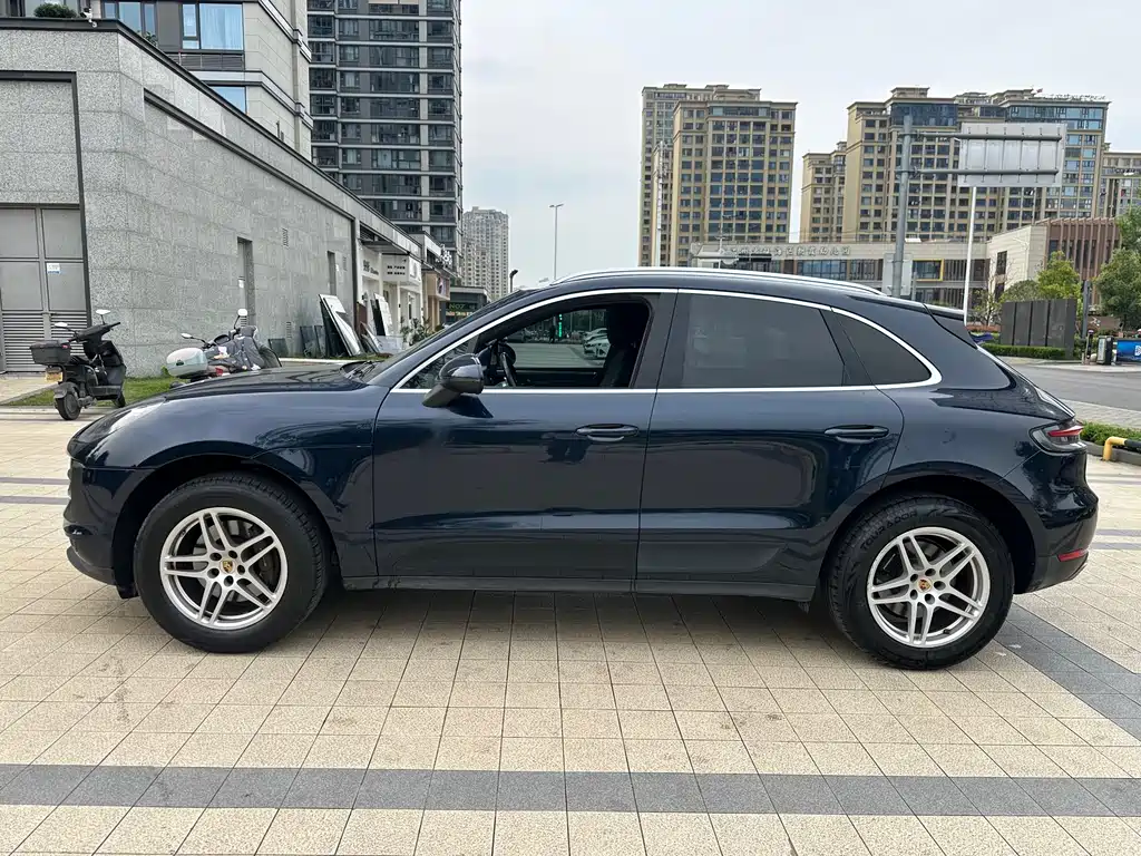 Porsche Macan 2019 — фото 10
