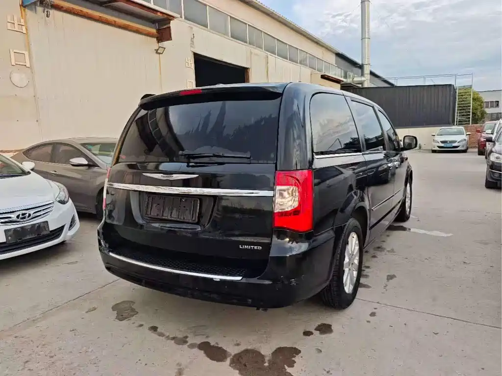 Chrysler Grand Voyager 2014 — фото 2