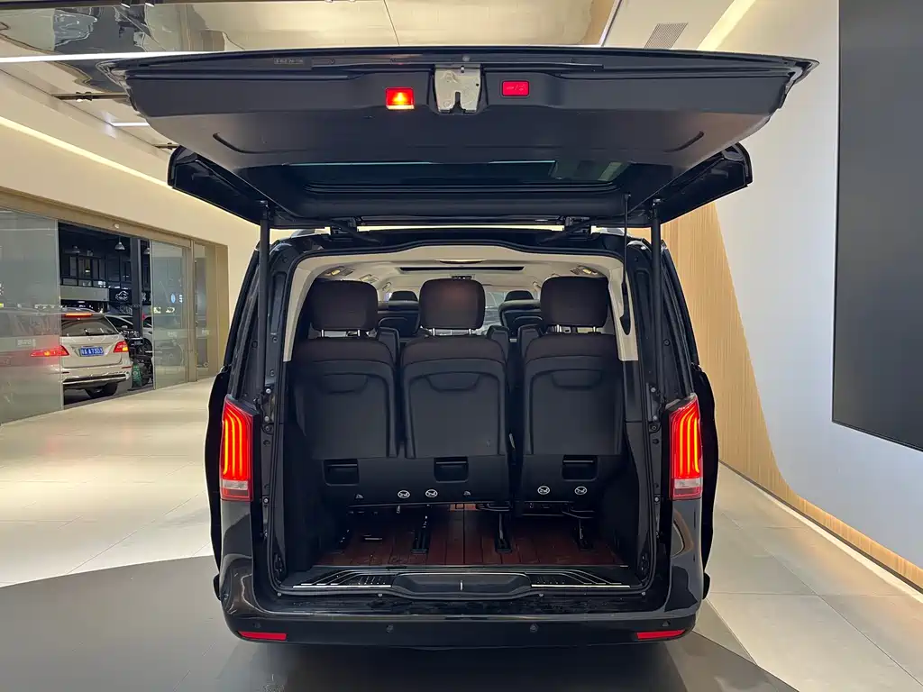 Mercedes-Benz V-Class 2022 — фото 19