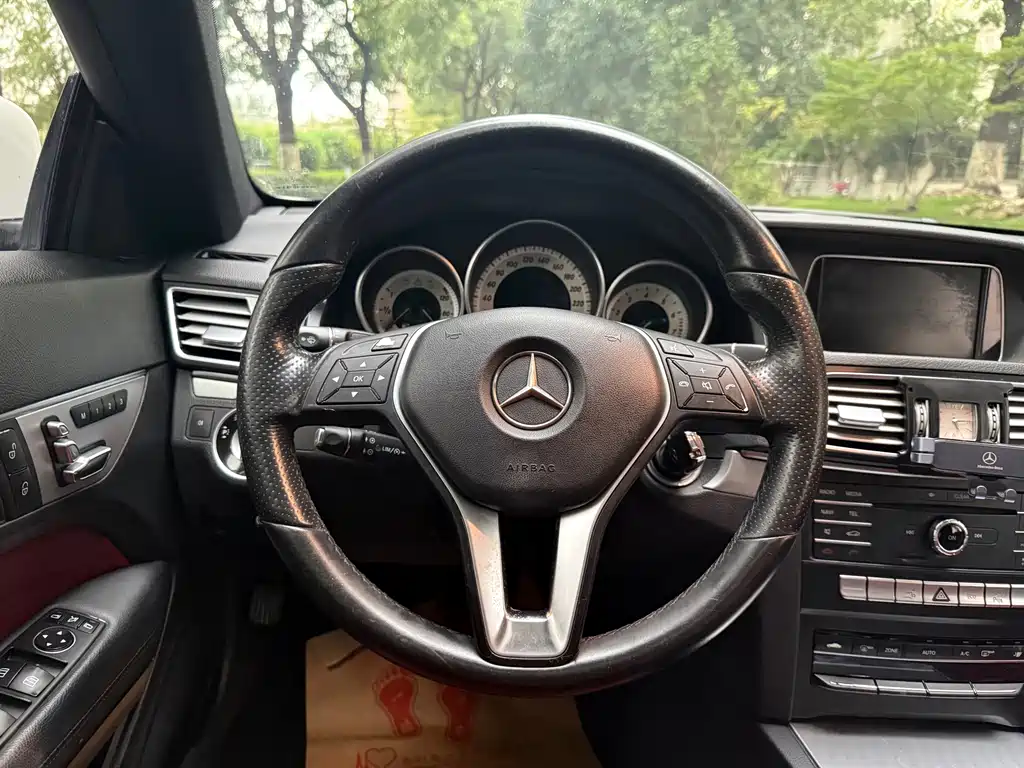 Mercedes-Benz E-Class 2016 — фото 18