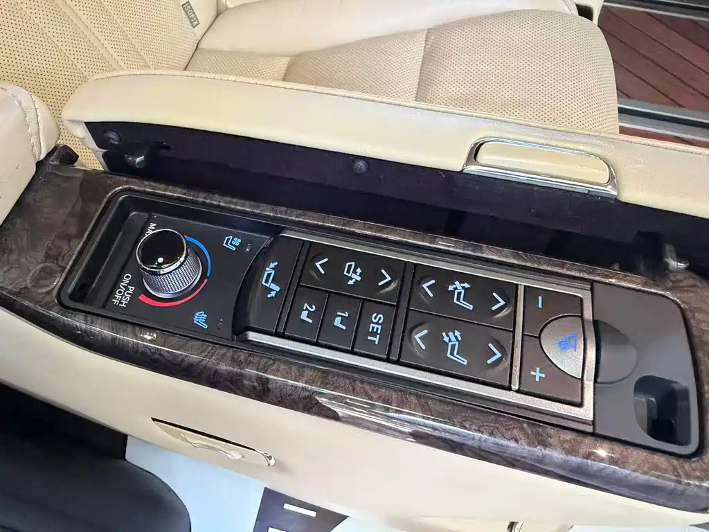 Toyota Alphard 2018 — фото 18
