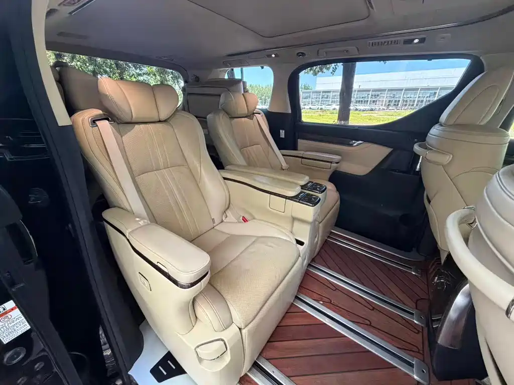 Toyota Alphard 2018 — фото 16
