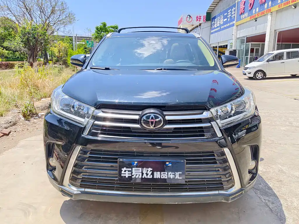 Toyota Highlander 2018 — фото 1