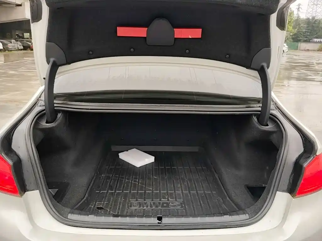 BMW 5 Series 2019 — фото 19