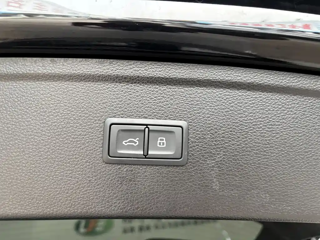 Audi Q5L 2025 — фото 30