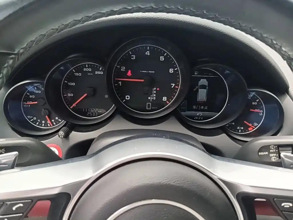 Porsche Cayenne 2017 — фото 18