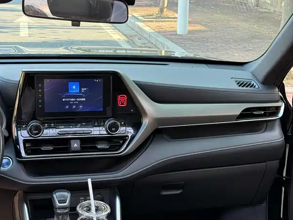 Toyota Crown Kluger 2023