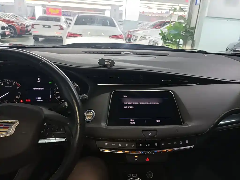 Cadillac XT4 2021 — фото 10