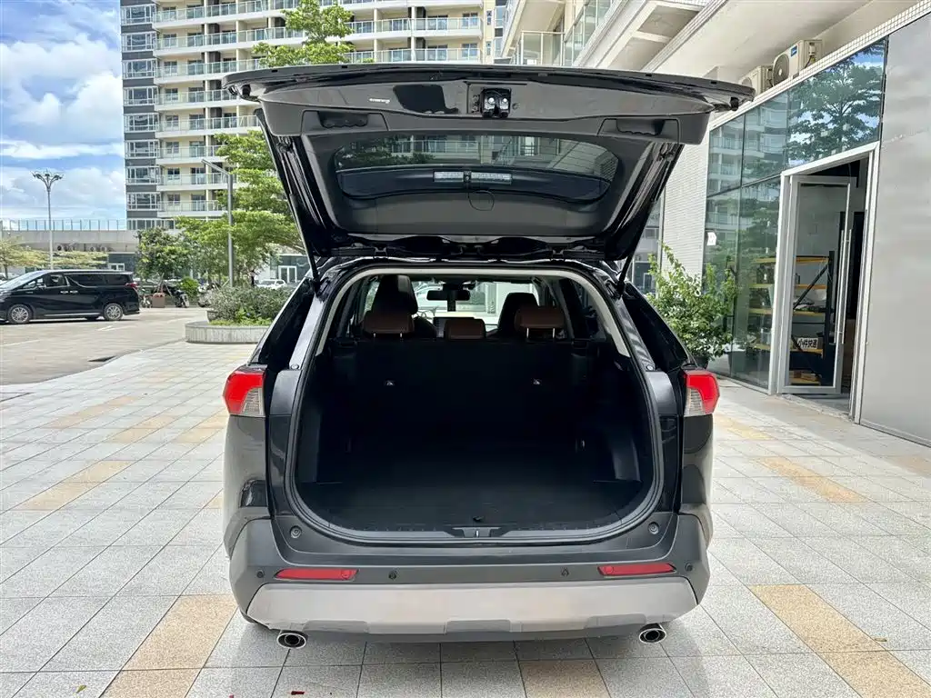 Toyota RAV4 2021 — фото 17