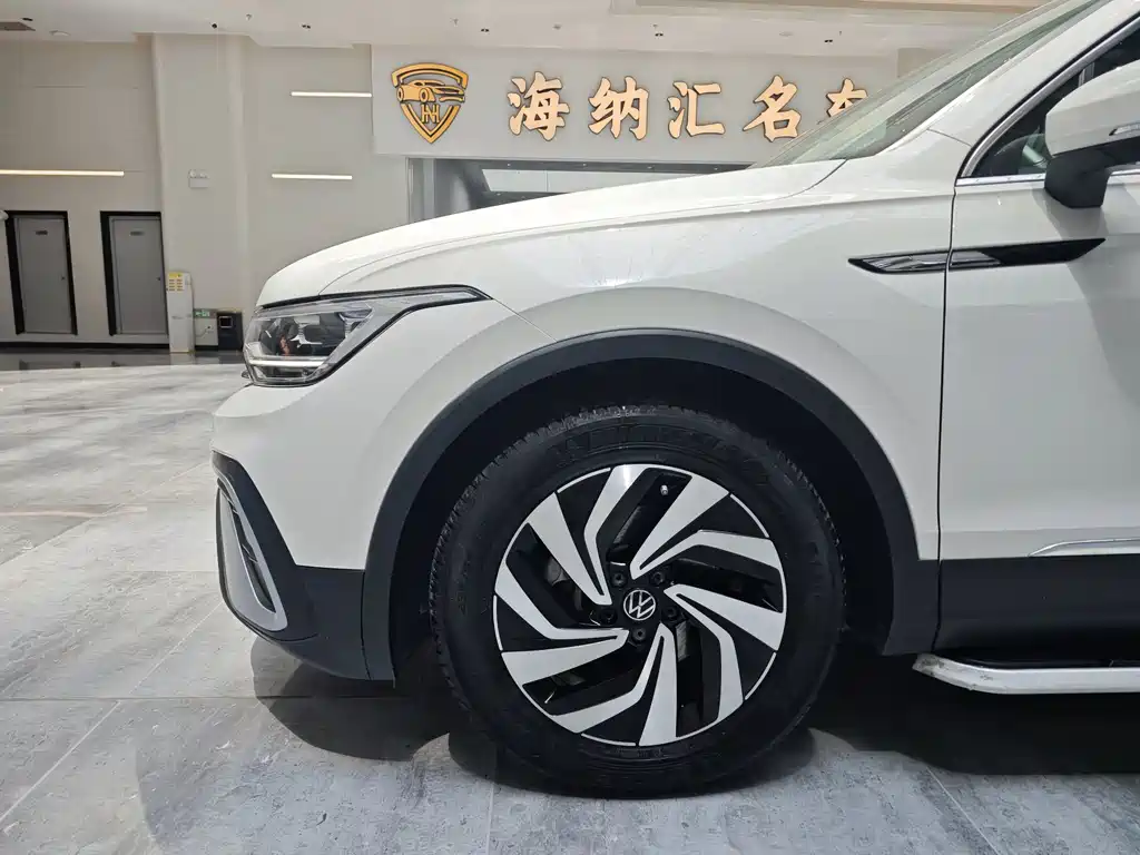Volkswagen Tiguan L 2022 — фото 6