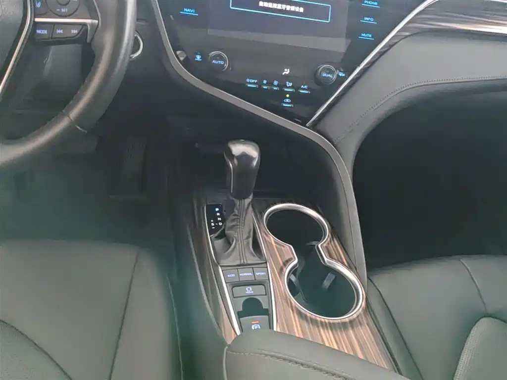 Toyota Camry 2020 — фото 14